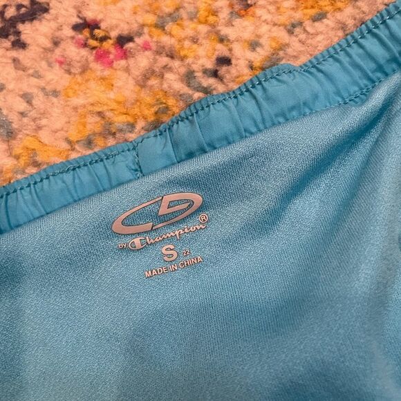 Champion shorts size S  - Picture 3 of 4